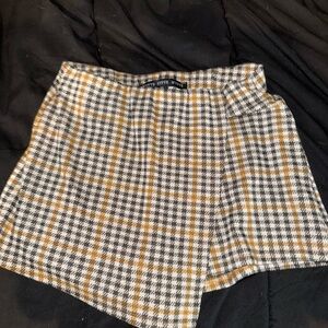 Women’s pretty little thing skirt / shorts